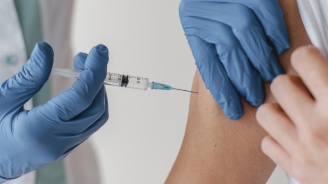 Brasil prevê economizar até R$ 150 bilhões com avanço da vacinação