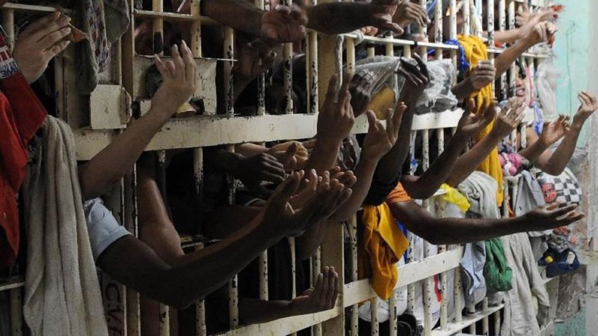 Governo quer privatizar administração de prisões