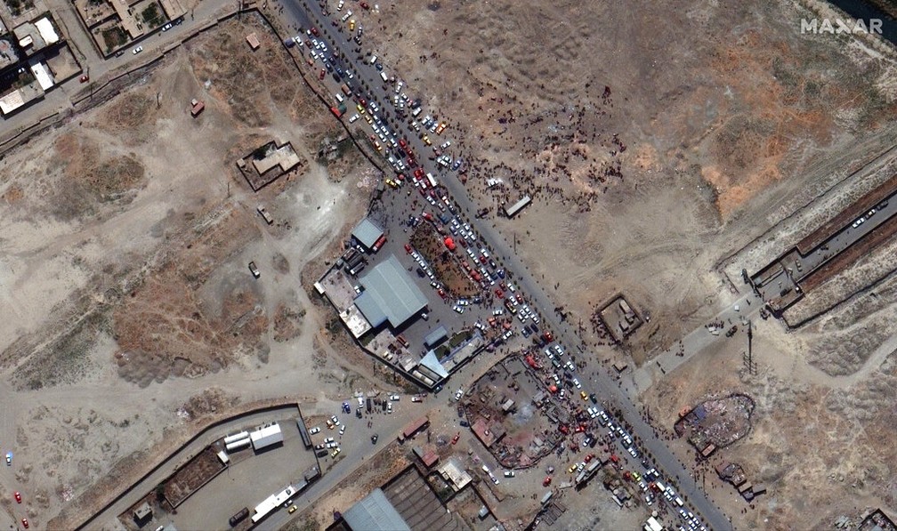 Imagens de satélite mostram grandes filas na entrada do aeroporto de Cabul